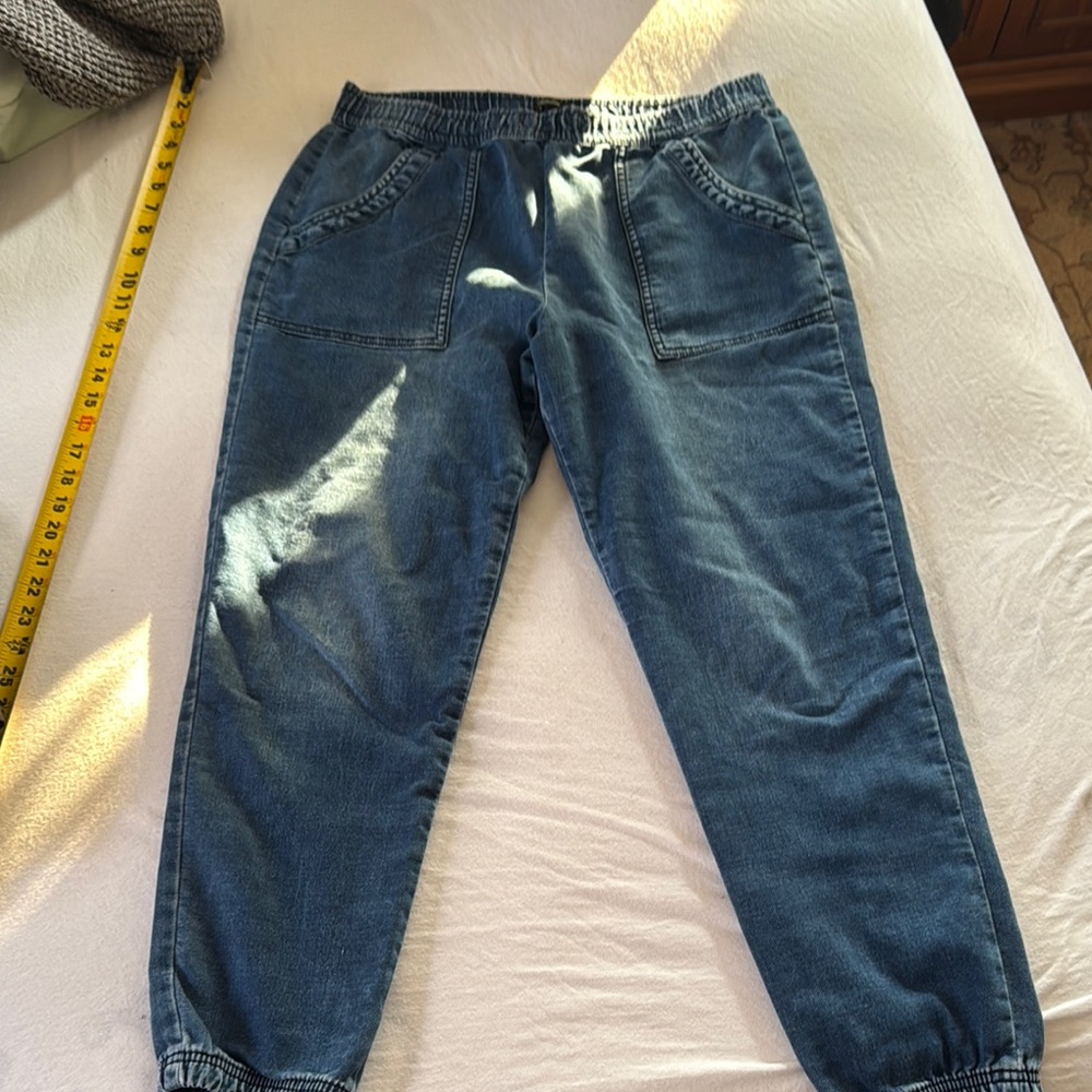 jogger Jeans - Picture 1 of 1